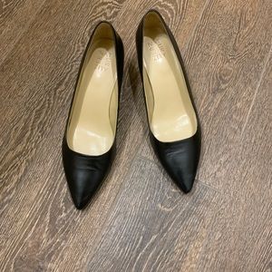 Naturaluzer small heels, size 9, comfortable